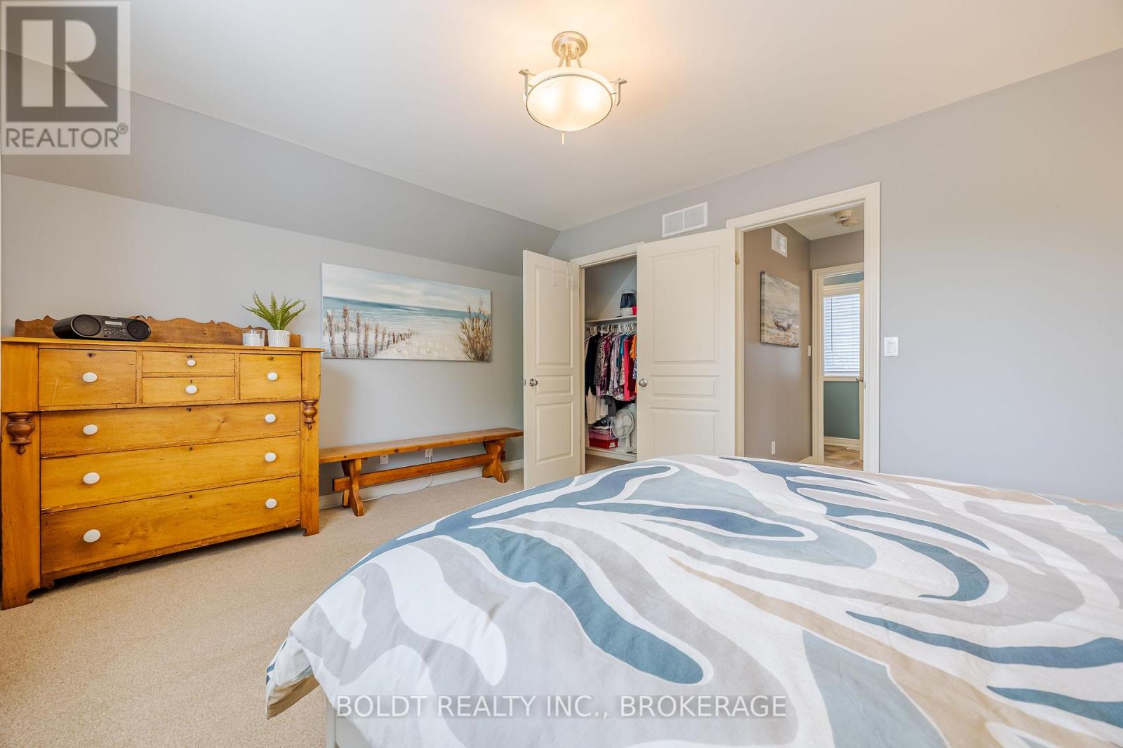 12 Northglen Avenue, St. Catharines (Port Weller), Ontario  L2M 1B2 - Photo 17 - X12179381