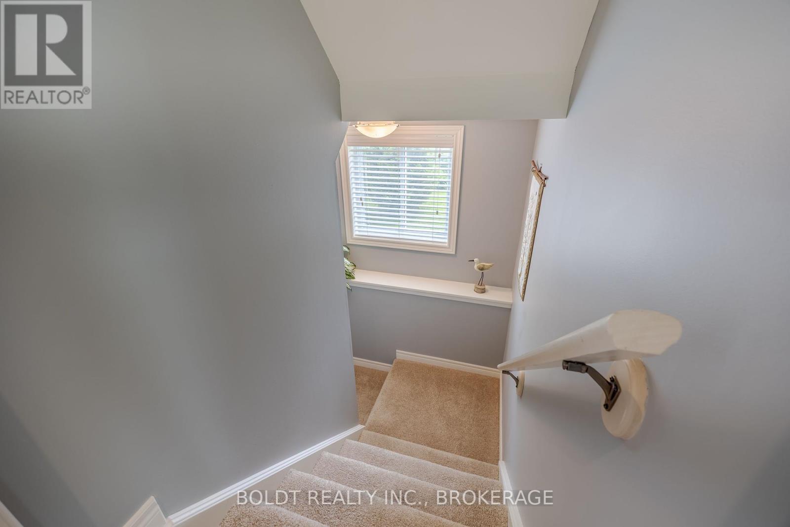 12 Northglen Avenue, St. Catharines (Port Weller), Ontario  L2M 1B2 - Photo 21 - X12179381