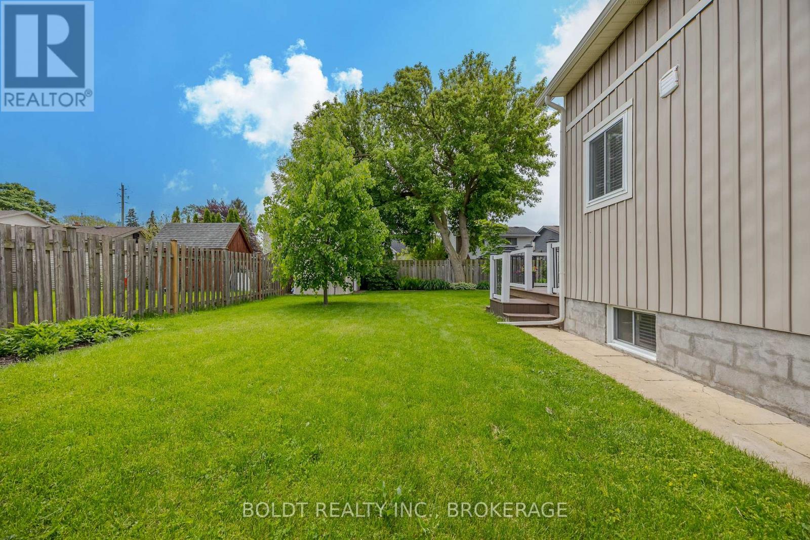 12 Northglen Avenue, St. Catharines (Port Weller), Ontario  L2M 1B2 - Photo 28 - X12179381