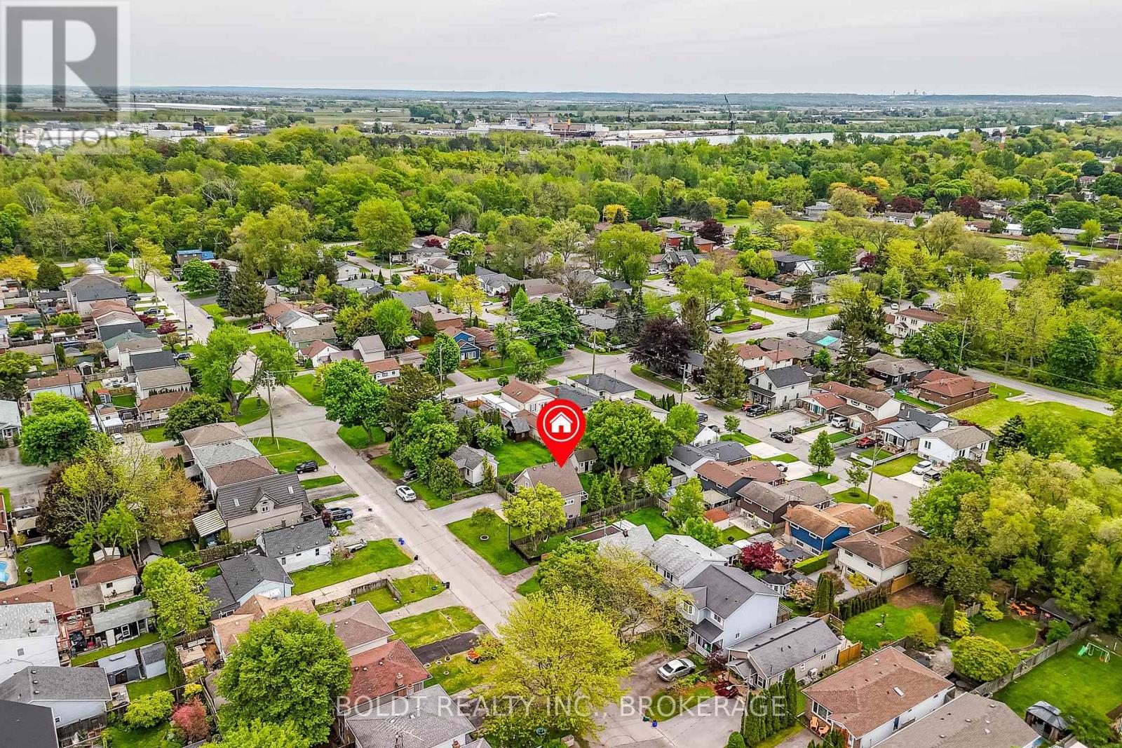 12 Northglen Avenue, St. Catharines (Port Weller), Ontario  L2M 1B2 - Photo 39 - X12179381