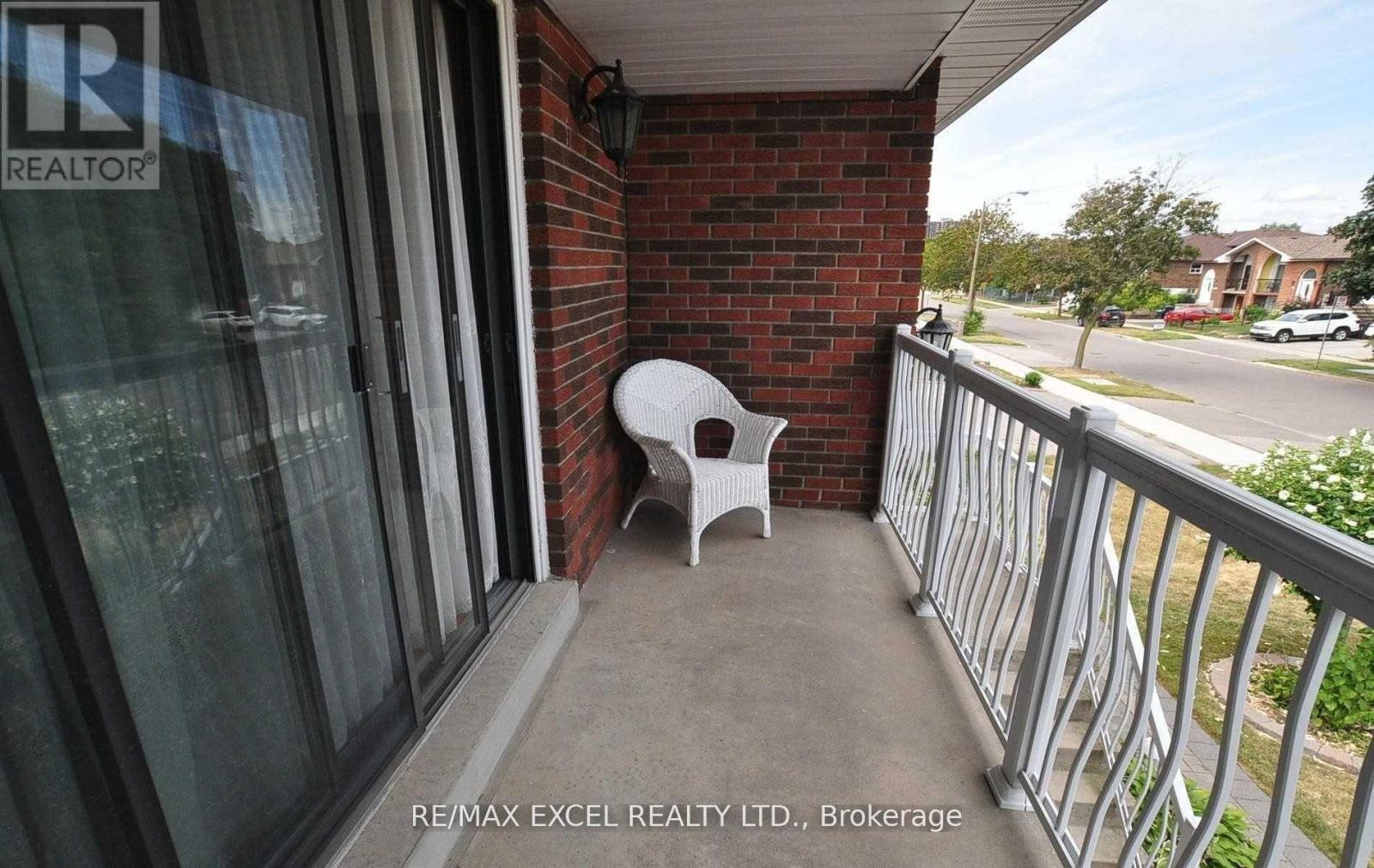 Upper - 71 Hickorynut Drive, Toronto, Ontario  M2J 4W6 - Photo 15 - C12106511