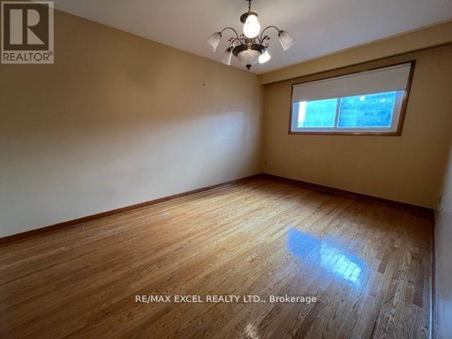 Upper - 71 Hickorynut Drive, Toronto, Ontario  M2J 4W6 - Photo 9 - C12106511