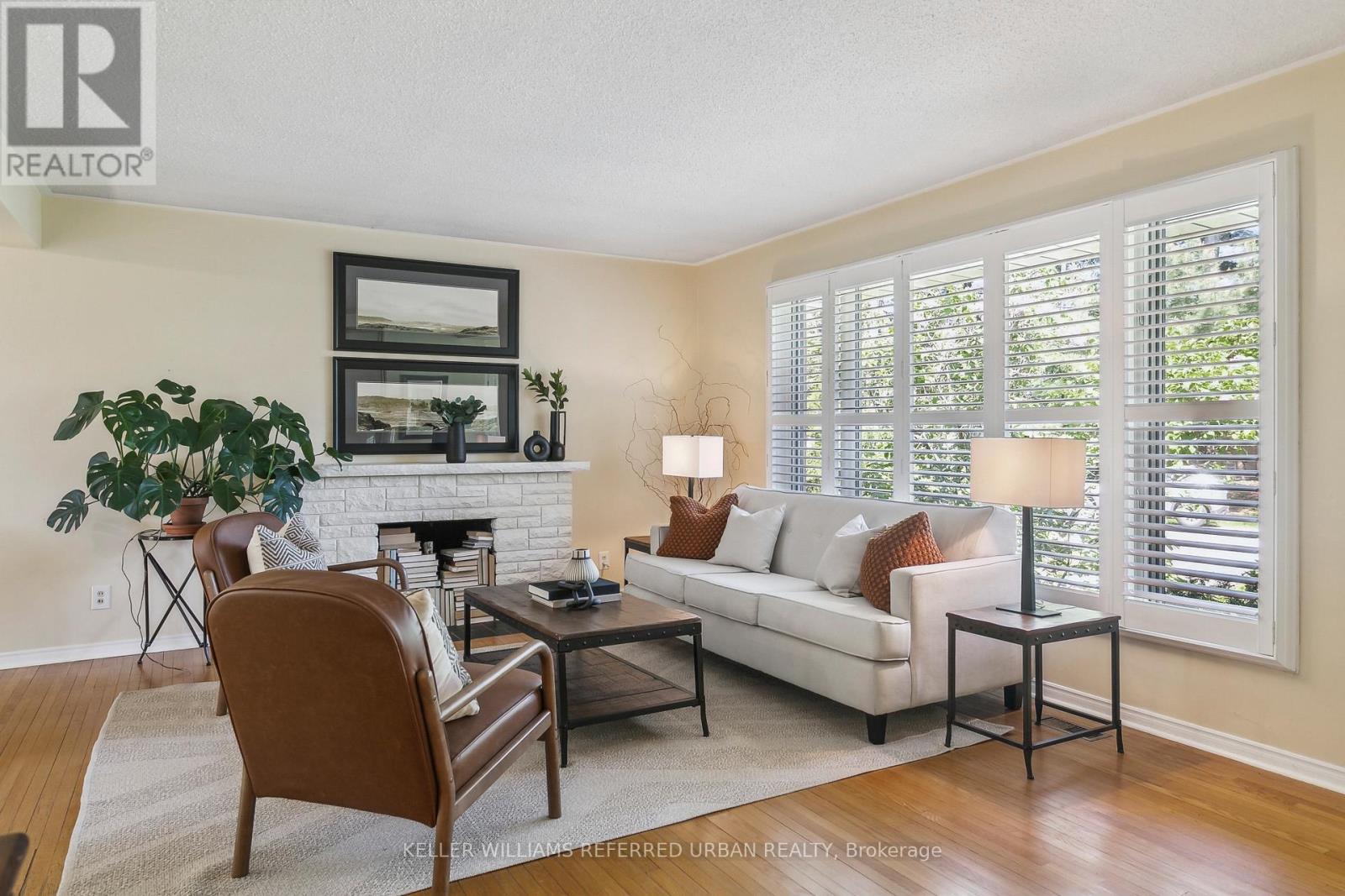 384 Maplehurst Avenue, Oakville, Ontario  L6L 4Y5 - Photo 6 - W12178729
