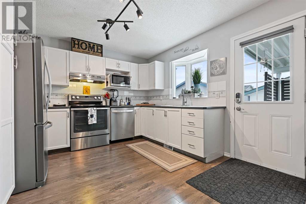 27 Martin Crossing Close Ne, Calgary, Alberta  T3J 3R5 - Photo 7 - A2216239
