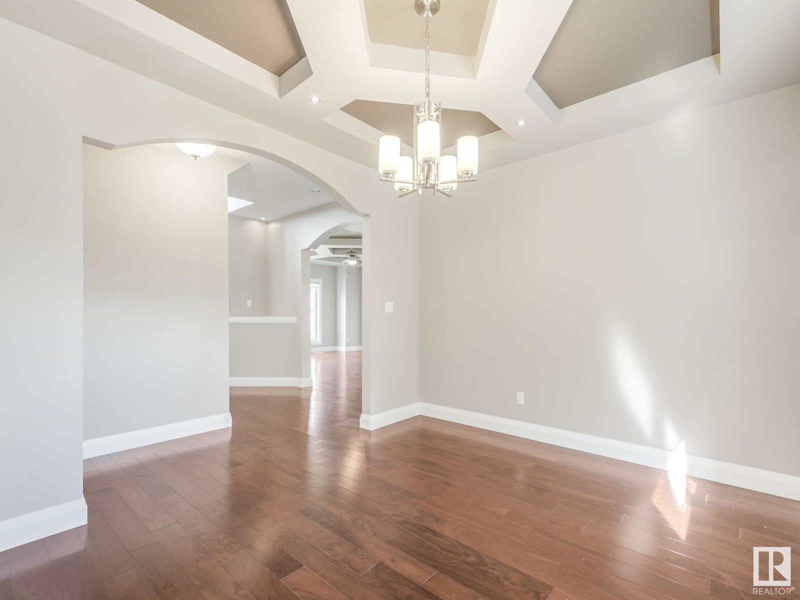 Property at 16263 137 ST NW image 1