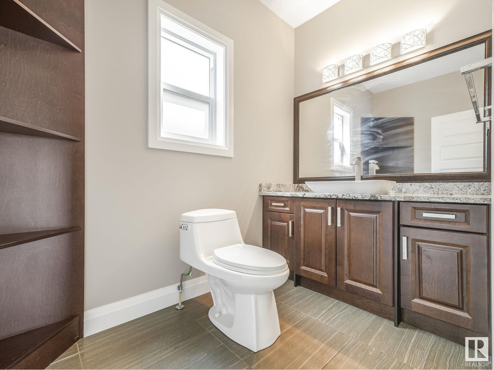 Property at 16263 137 ST NW image 4