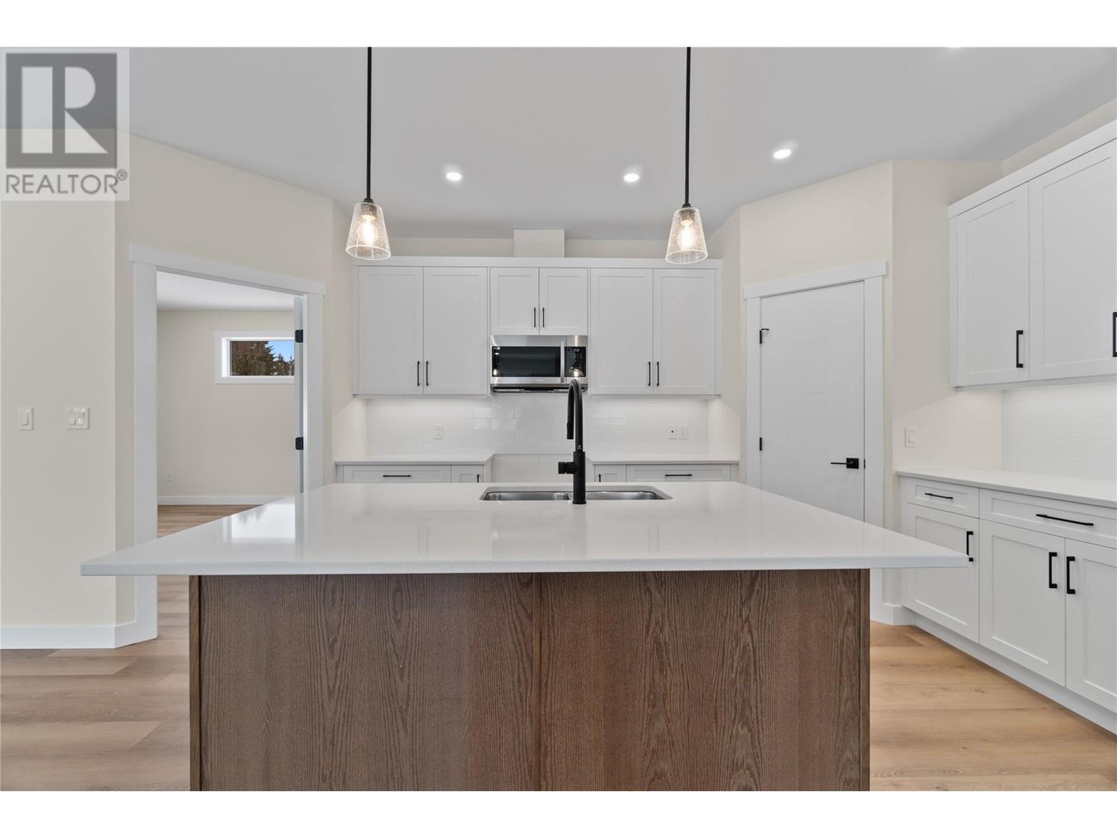 1840 10 Street SW Unit# 24, Salmon Arm, BC V1E1Z7