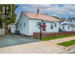 35 Farrell Street, Dartmouth, Ca