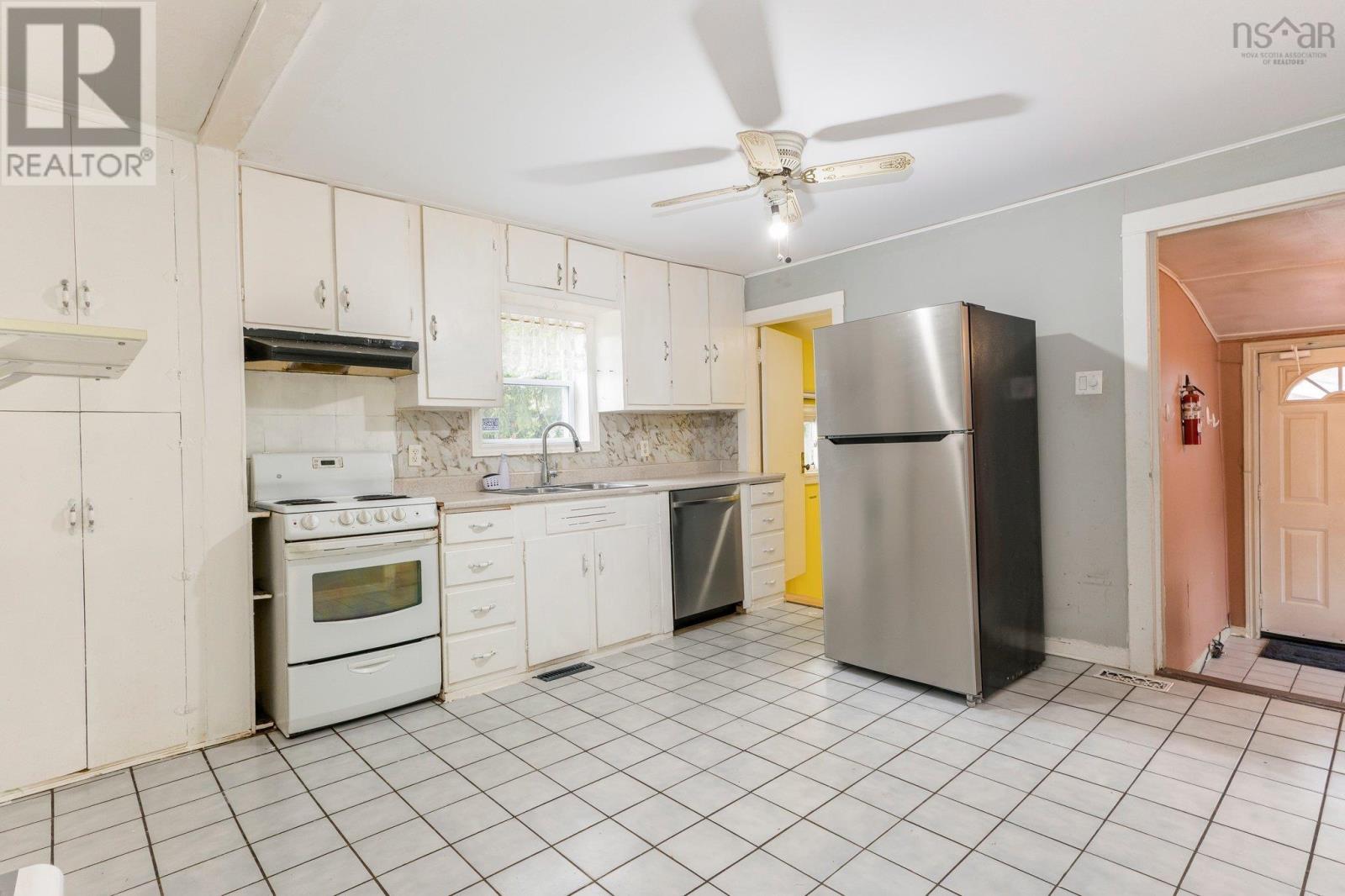Property at 35 Farrell Street image 5