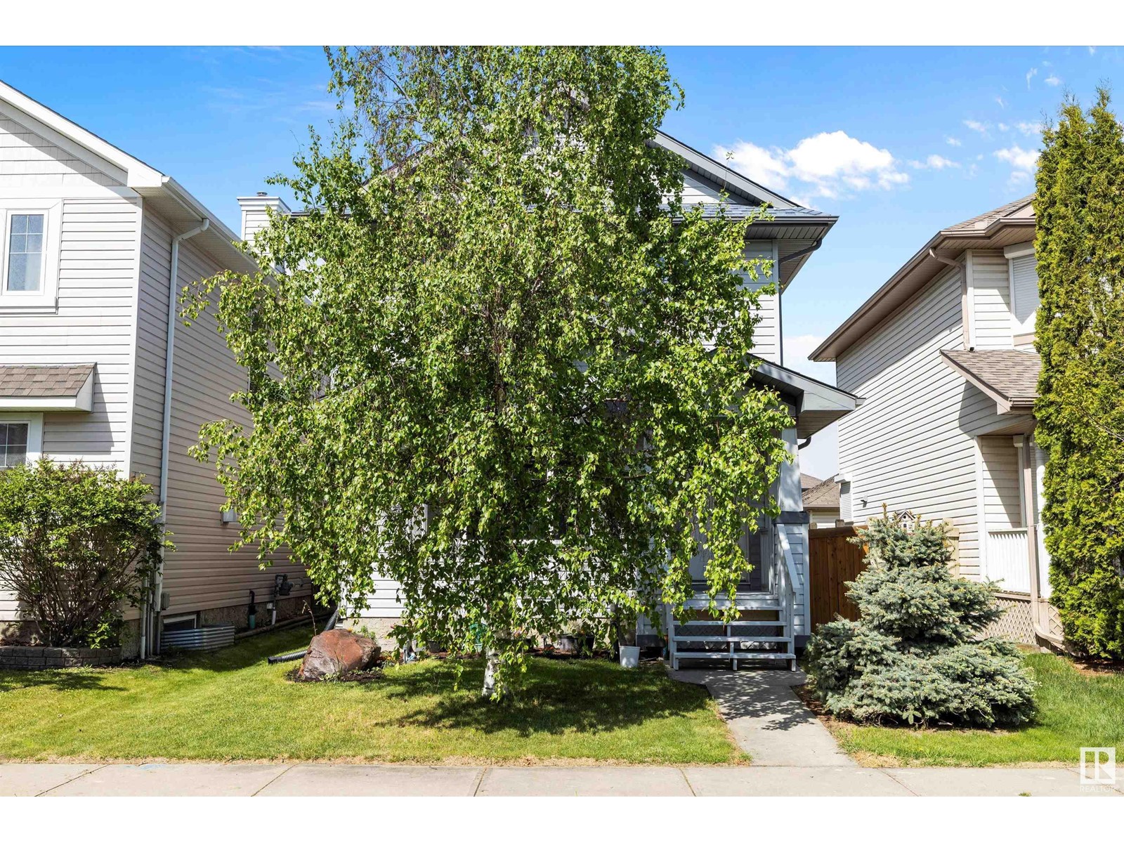 Property at 628 88 ST SW image 3