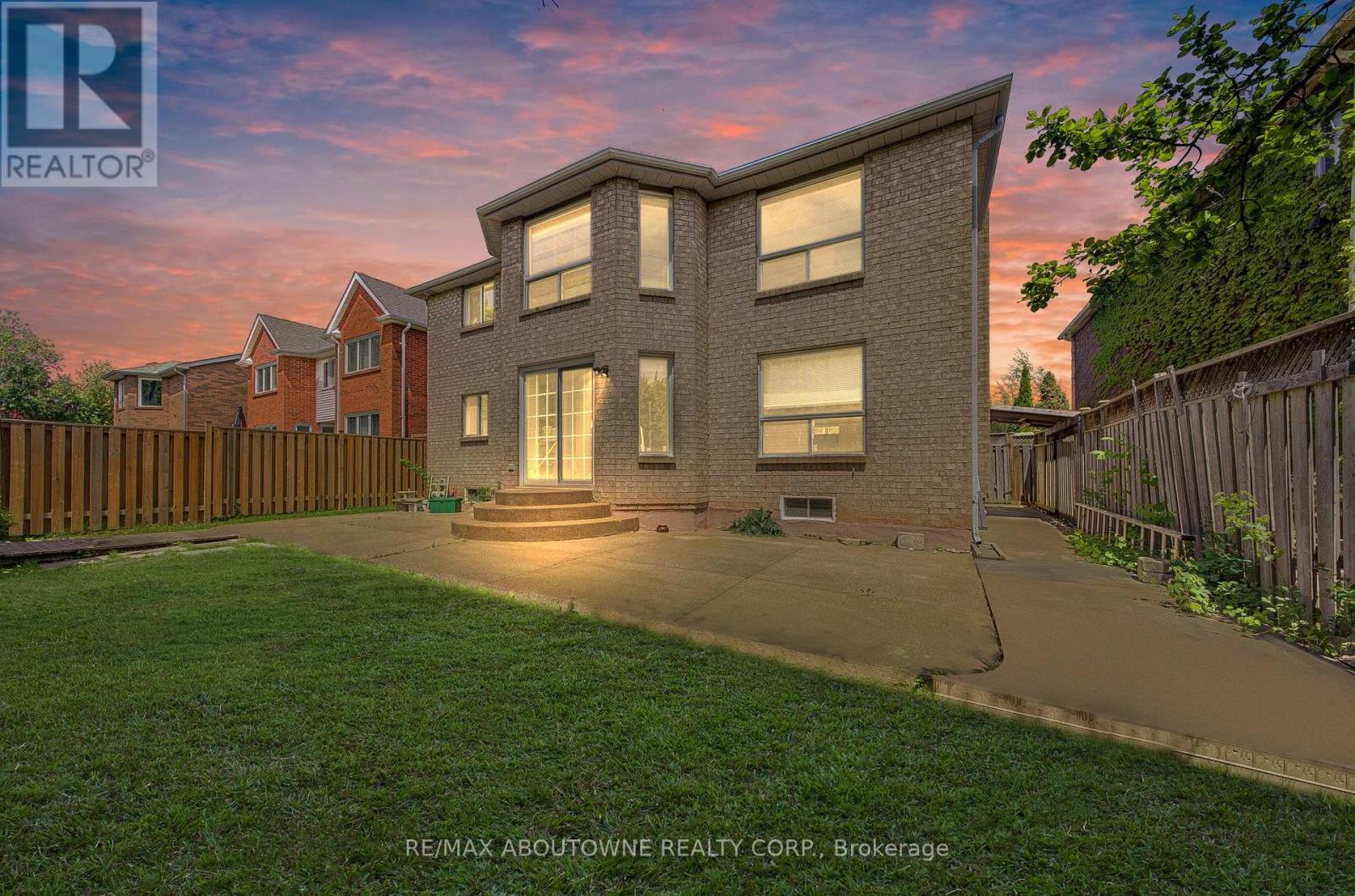 318 Northwood Drive, Oakville, Ontario  L6M 1M7 - Photo 36 - W12178879