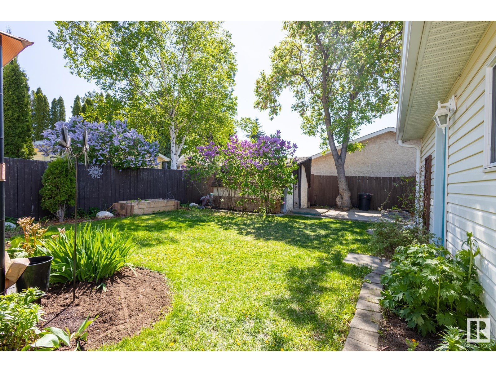 Property at 2227 141 AV NW image 3