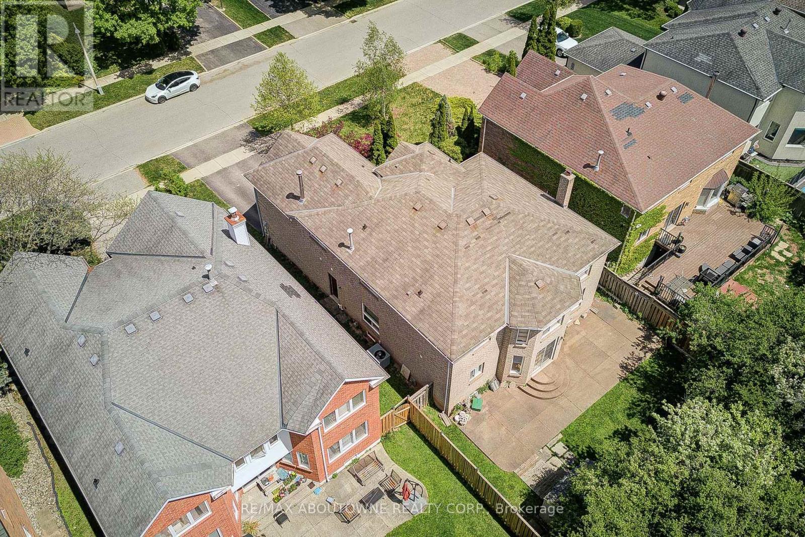 318 Northwood Drive, Oakville, Ontario  L6M 1M7 - Photo 25 - W12178879