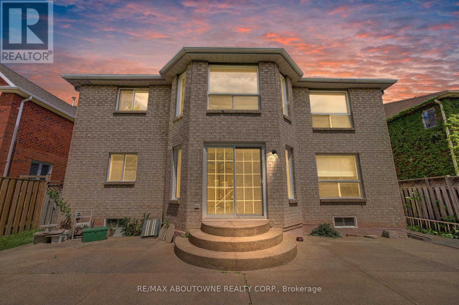 318 Northwood Drive, Oakville, Ontario  L6M 1M7 - Photo 35 - W12178879