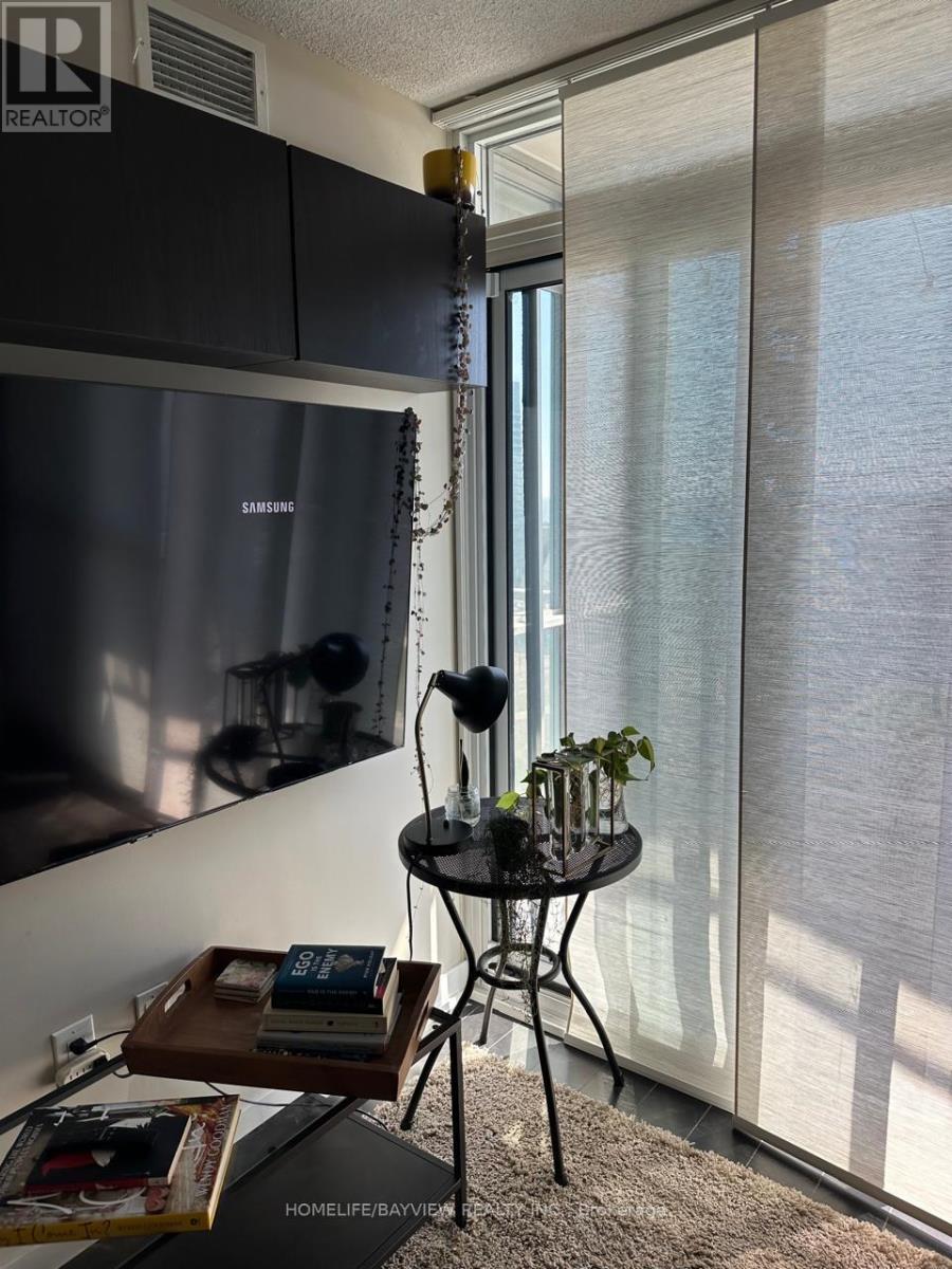 1707 - 15 Iceboat Terrace, Toronto, Ontario  M5V 4A5 - Photo 8 - C12179395