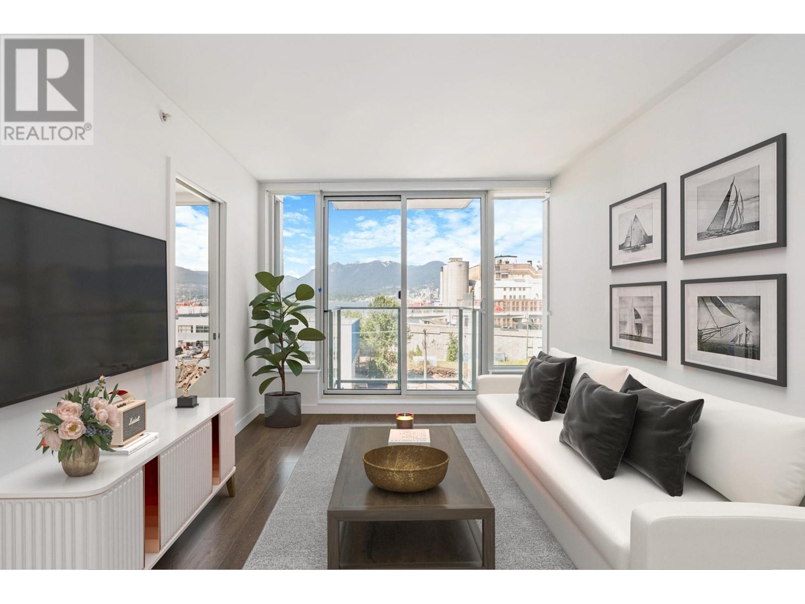 356 955 E HASTINGS STREET, Vancouver, British Columbia