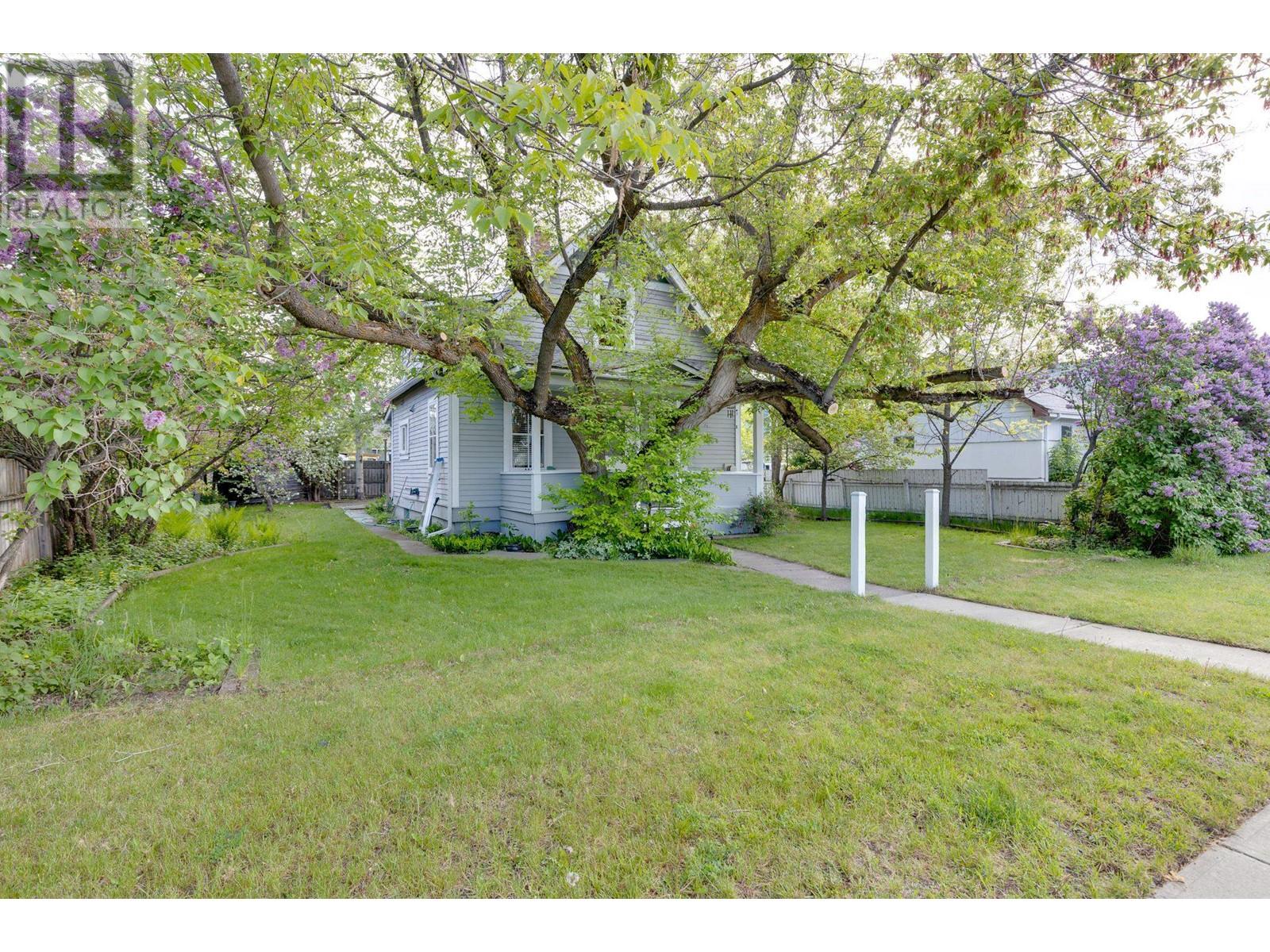 Property at 1684 5TH AVENUE image 2