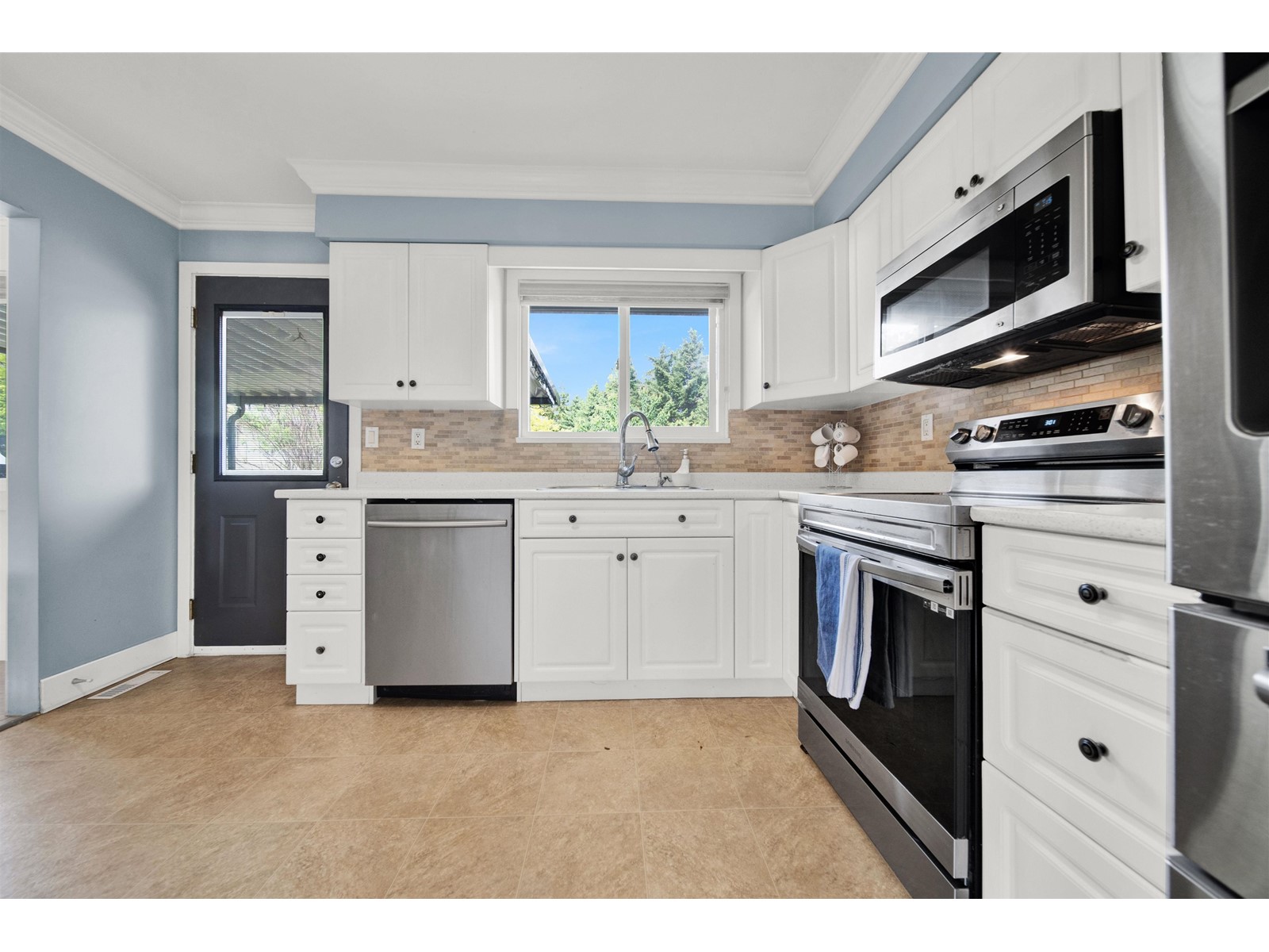9088 146a Street, Surrey, British Columbia  V3R 6X7 - Photo 6 - R3007495