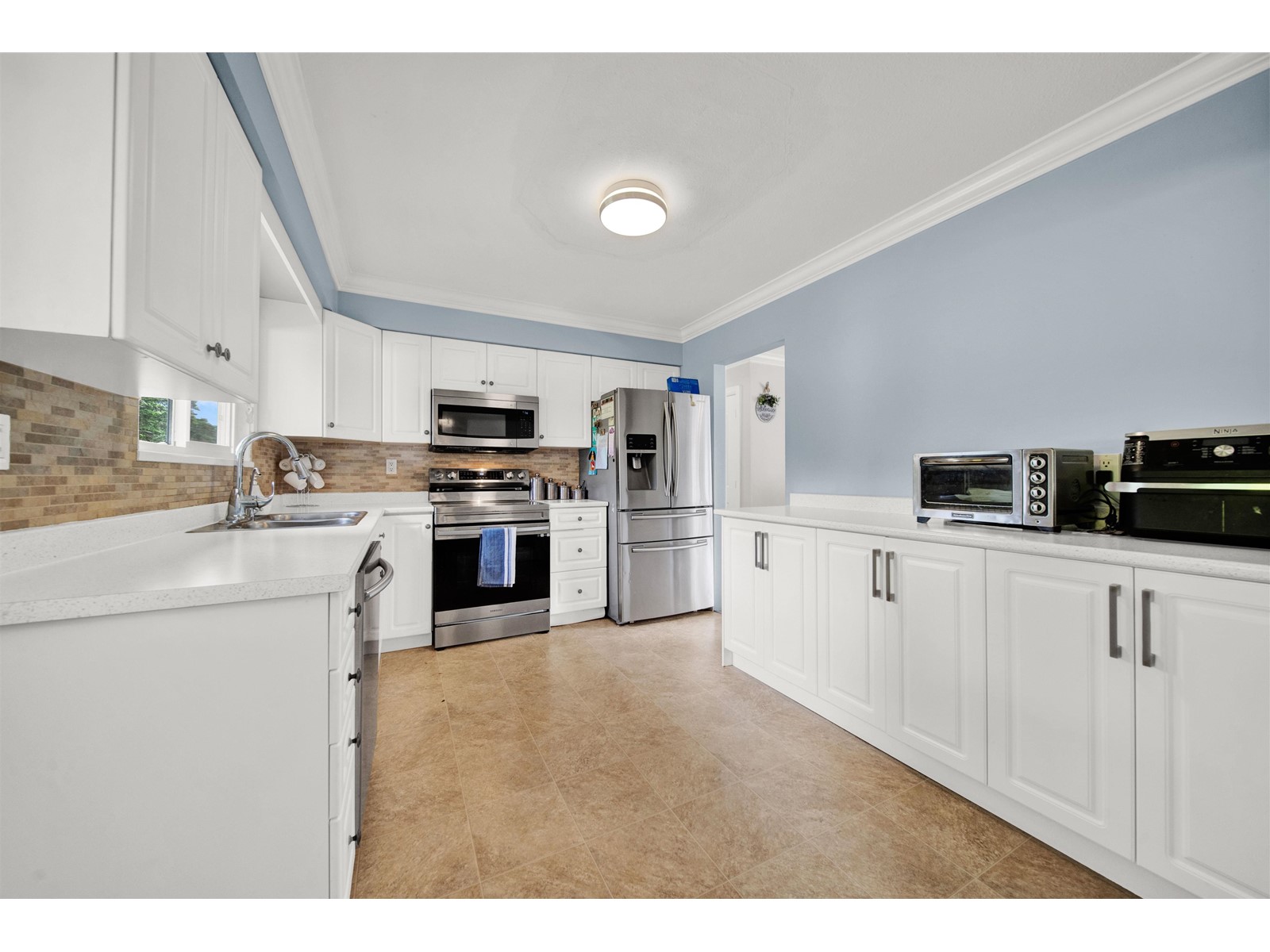 9088 146a Street, Surrey, British Columbia  V3R 6X7 - Photo 5 - R3007495