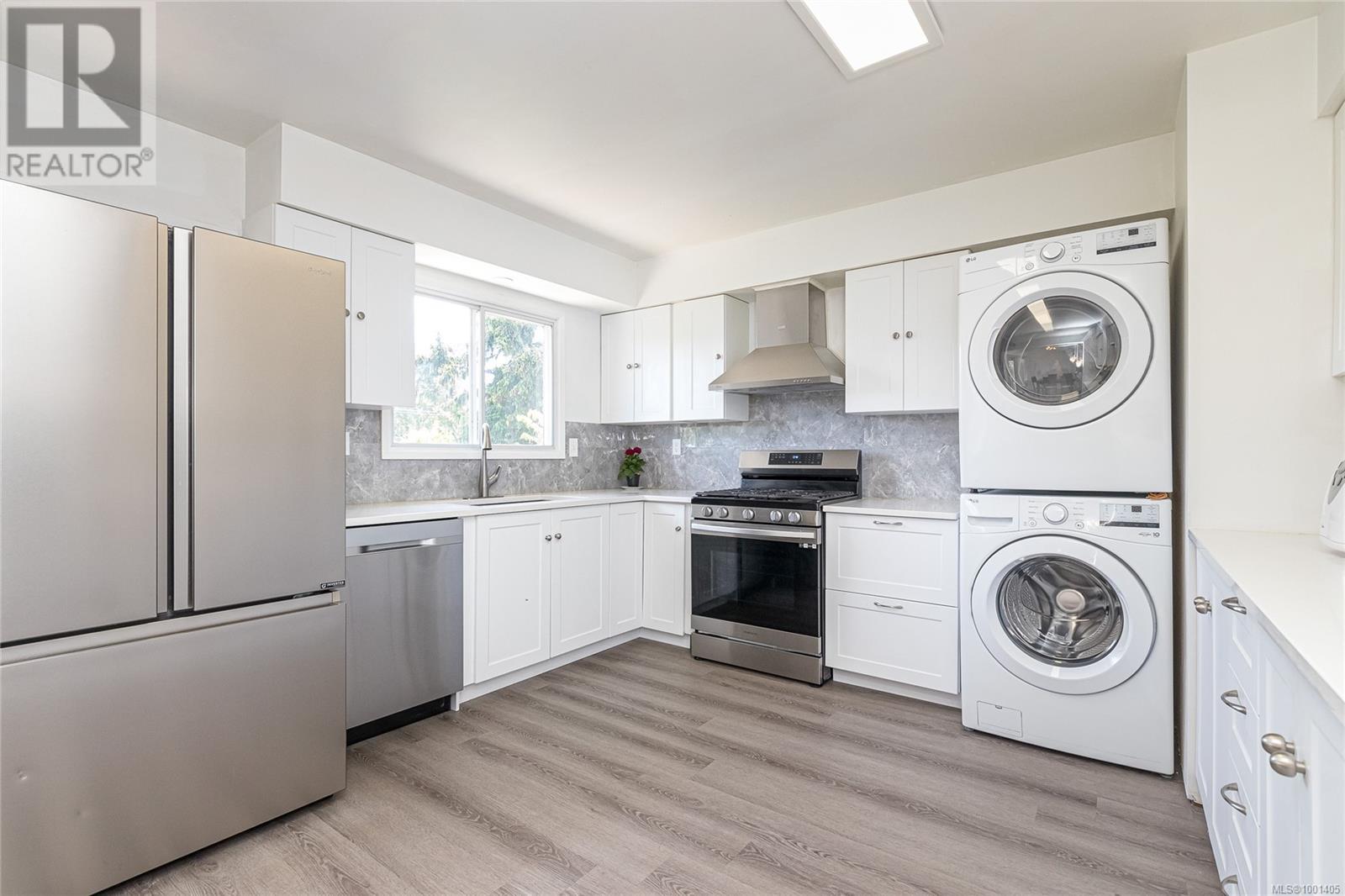Property at 3973 Birchwood St image 3