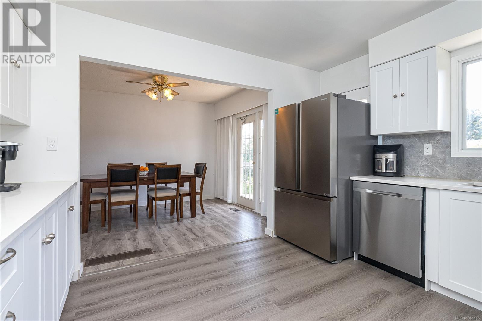 Property at 3973 Birchwood St image 5
