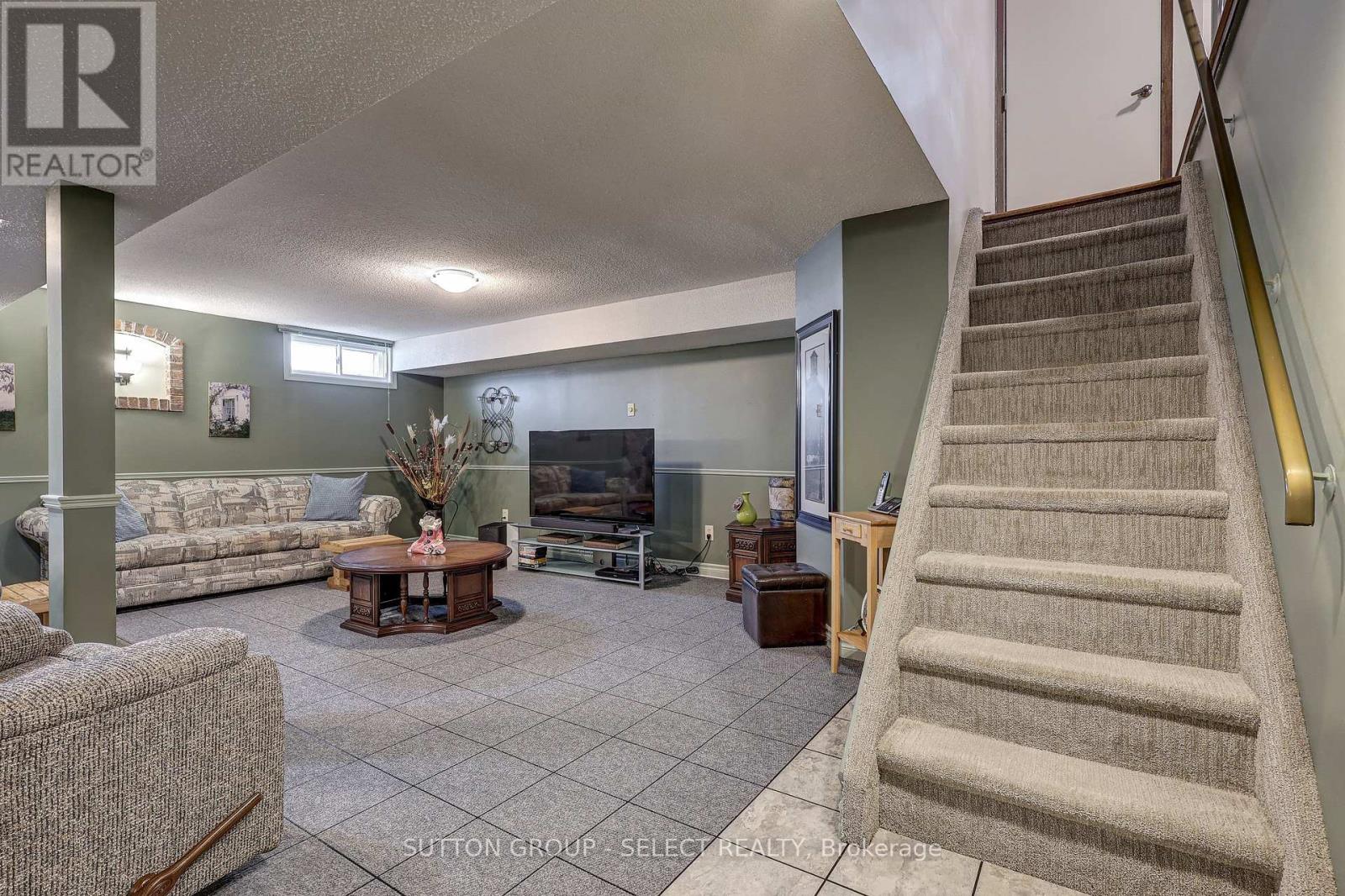 11 Tumbleweed Crescent, London South, Ontario  N6E 2N5 - Photo 27 - X12179475