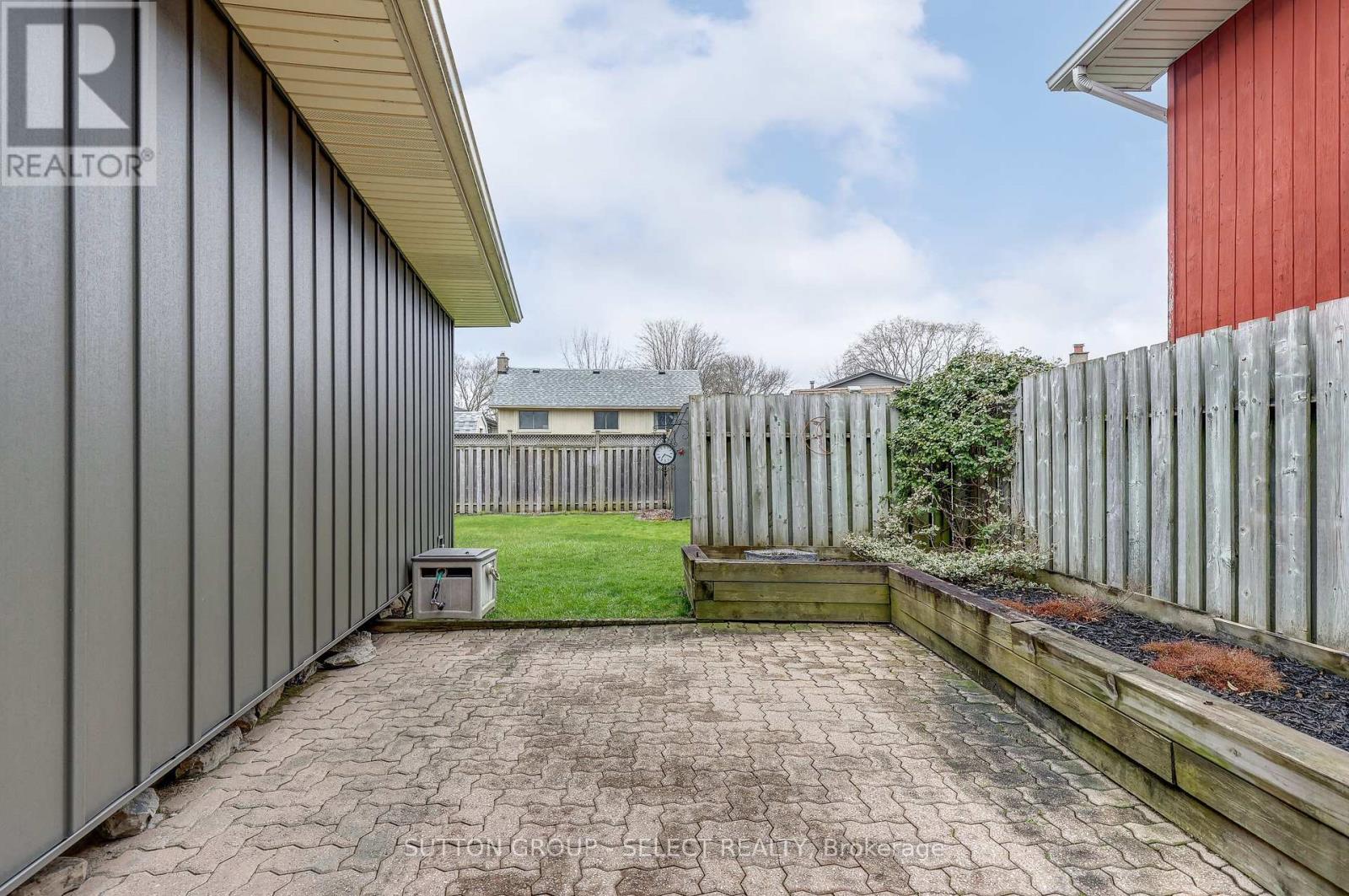 11 Tumbleweed Crescent, London South, Ontario  N6E 2N5 - Photo 37 - X12179475