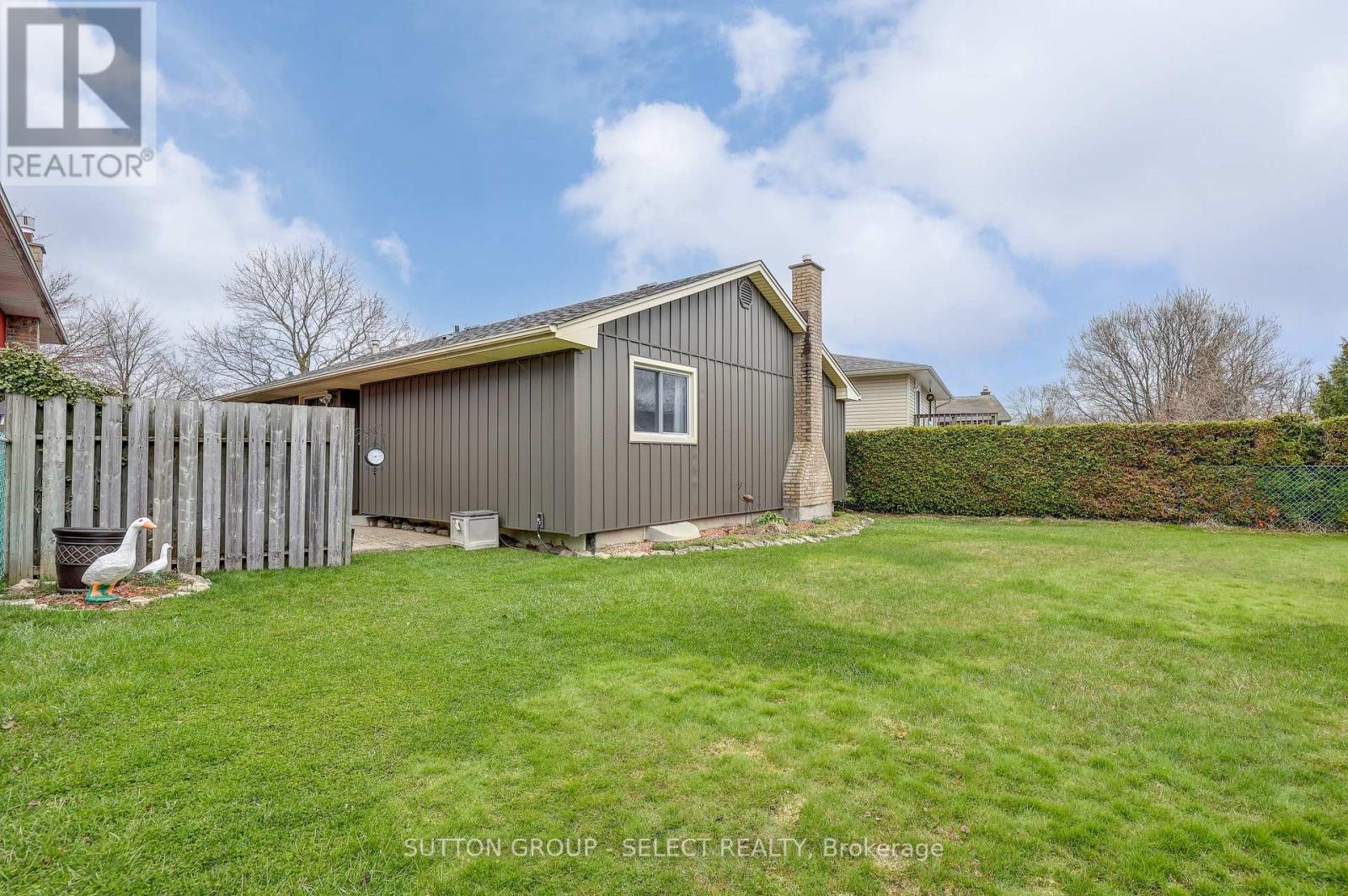 11 Tumbleweed Crescent, London South, Ontario  N6E 2N5 - Photo 41 - X12179475