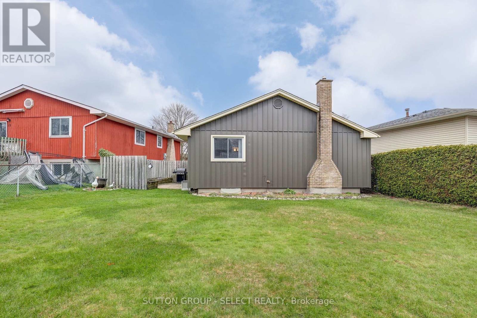 11 Tumbleweed Crescent, London South, Ontario  N6E 2N5 - Photo 42 - X12179475