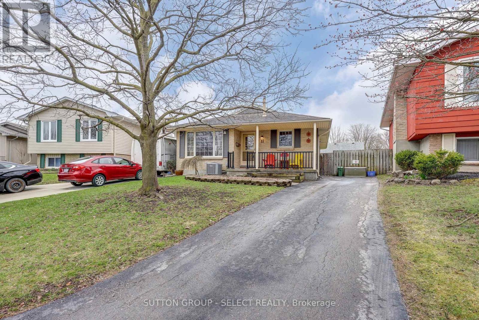 11 Tumbleweed Crescent, London South, Ontario  N6E 2N5 - Photo 5 - X12179475