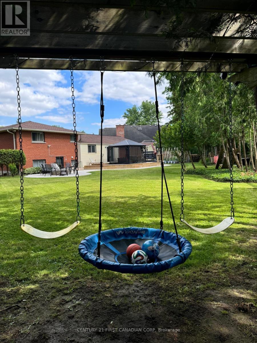 55 St Lawrence Place, London South, Ontario  N6J 2G4 - Photo 38 - X12179512