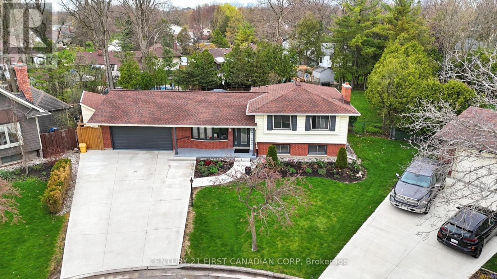 55 St Lawrence Place, London South, Ontario  N6J 2G4 - Photo 4 - X12179512