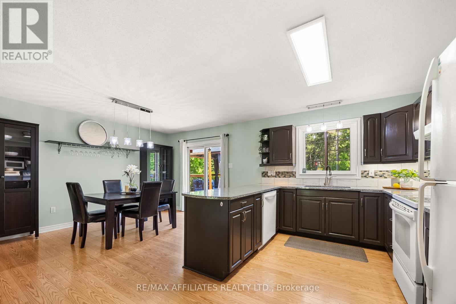 141 Pine Ridge Drive, Beckwith, Ontario  K7C 3P2 - Photo 10 - X12179500