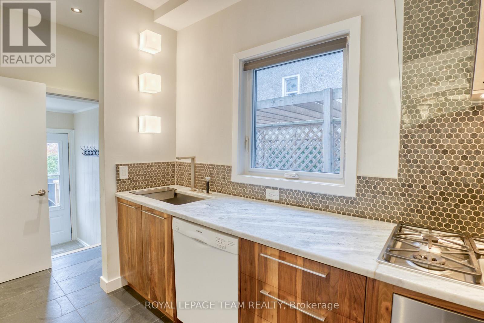 87 Guigues Avenue, Ottawa, Ontario  K1N 5H8 - Photo 11 - X12179510