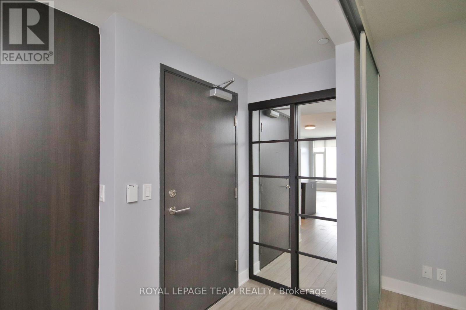 1104 - 118 Holmwood Avenue, Ottawa, Ontario  K1S 5J5 - Photo 3 - X12179514