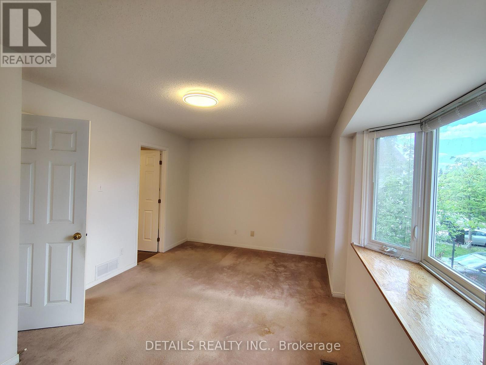 30 Hodgson Court, Ottawa, Ontario  K2K 2T4 - Photo 8 - X12179530