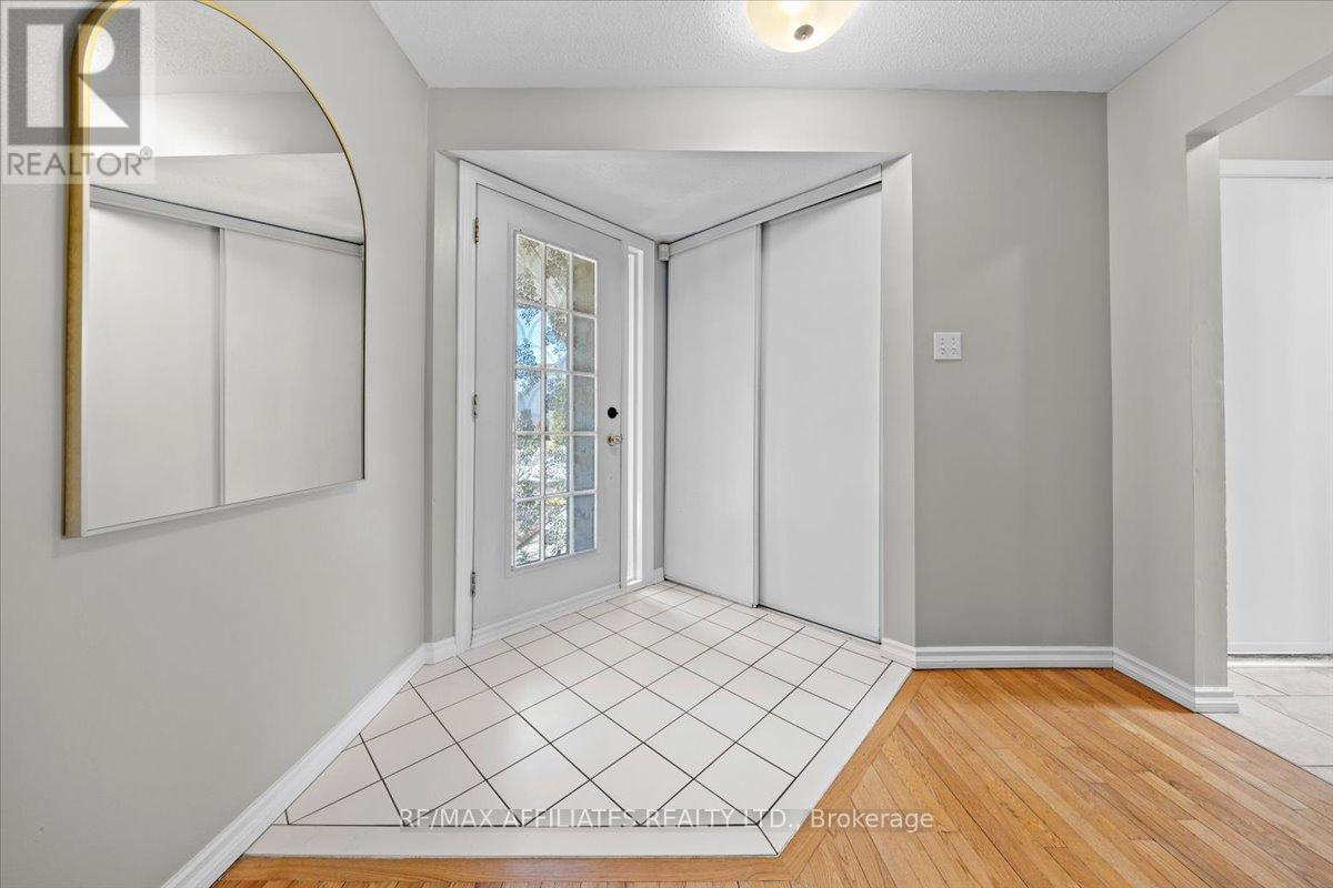 2055 Rolling Brook Drive, Ottawa, Ontario  K1W 1E2 - Photo 3 - X12050814
