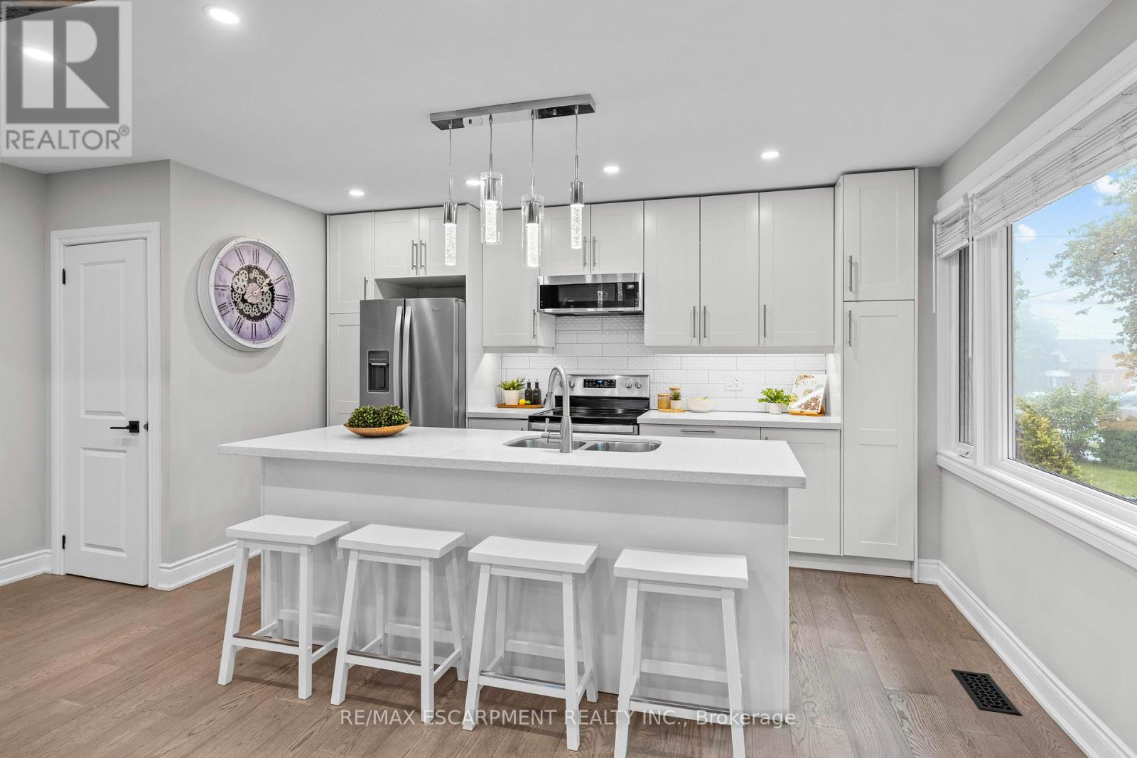 342 East 15th Street, Hamilton, Ontario  L9A 4G5 - Photo 11 - X12165532