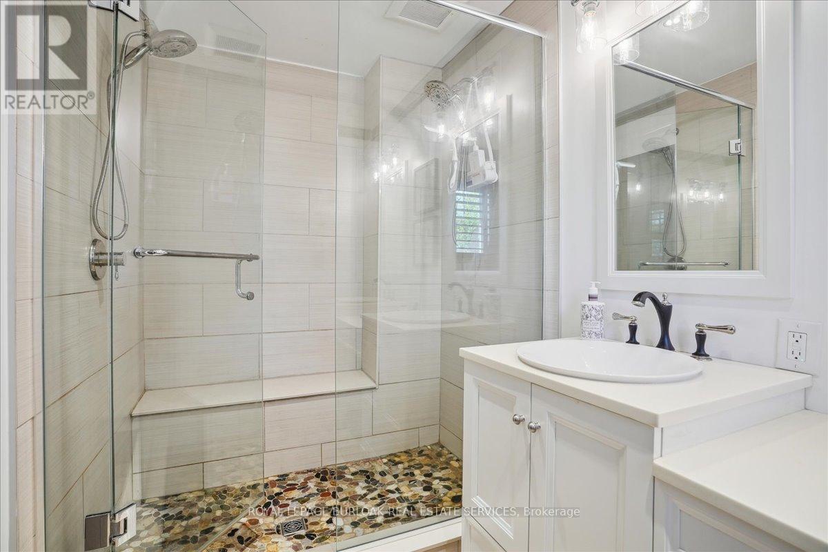 387 Seneca Avenue, Burlington, Ontario  L7R 3A1 - Photo 14 - W12179357