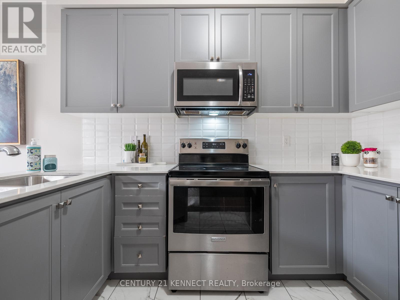 49 Finegan Circle, Brampton, Ontario  L7A 0B7 - Photo 10 - W12179383