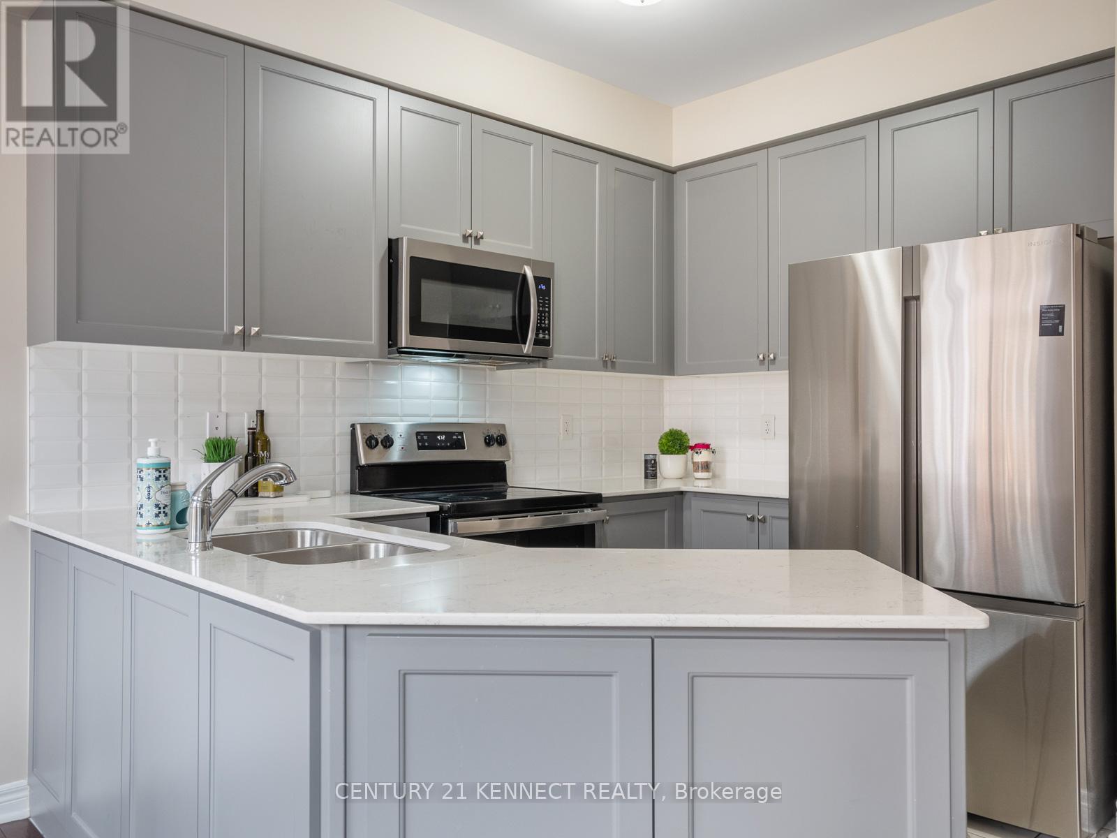49 Finegan Circle, Brampton, Ontario  L7A 0B7 - Photo 11 - W12179383