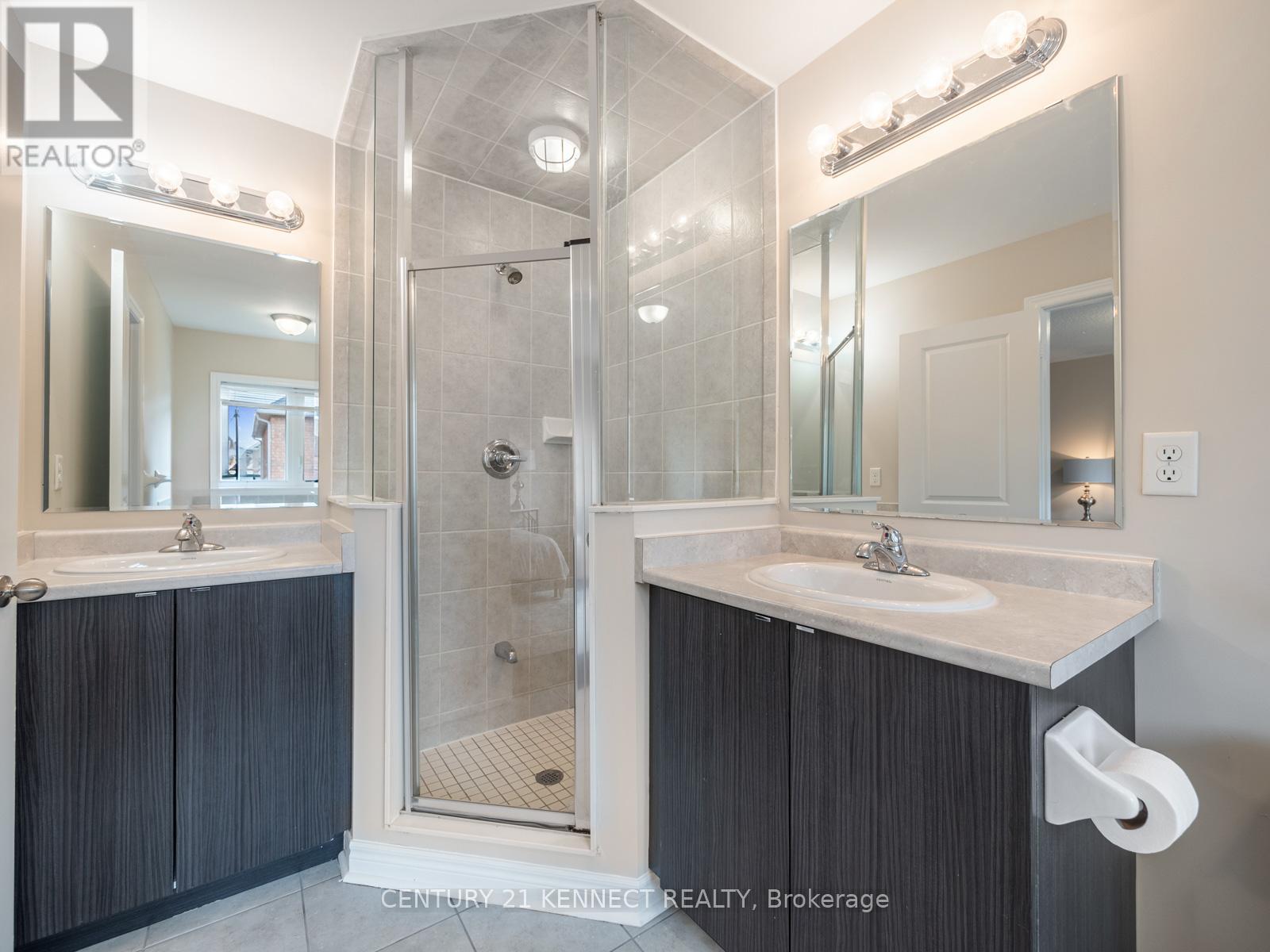 49 Finegan Circle, Brampton, Ontario  L7A 0B7 - Photo 20 - W12179383