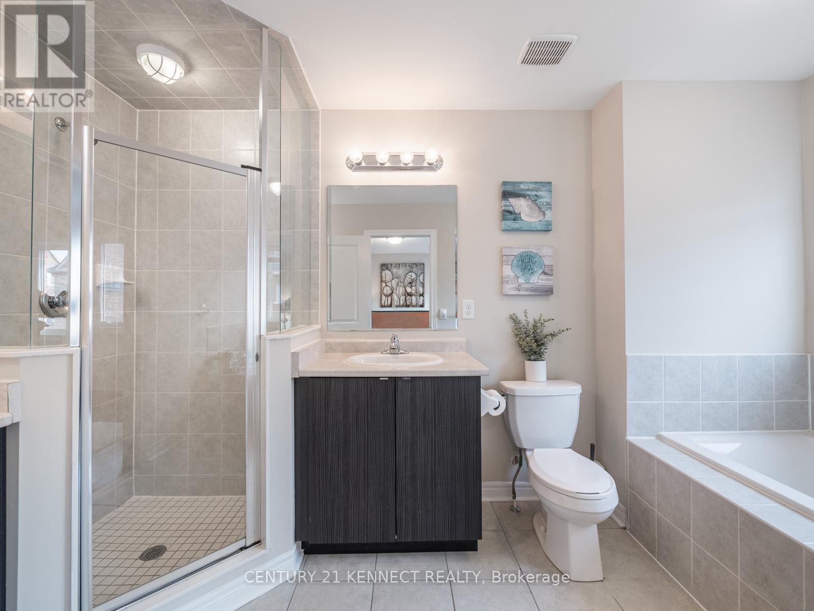 49 Finegan Circle, Brampton, Ontario  L7A 0B7 - Photo 21 - W12179383