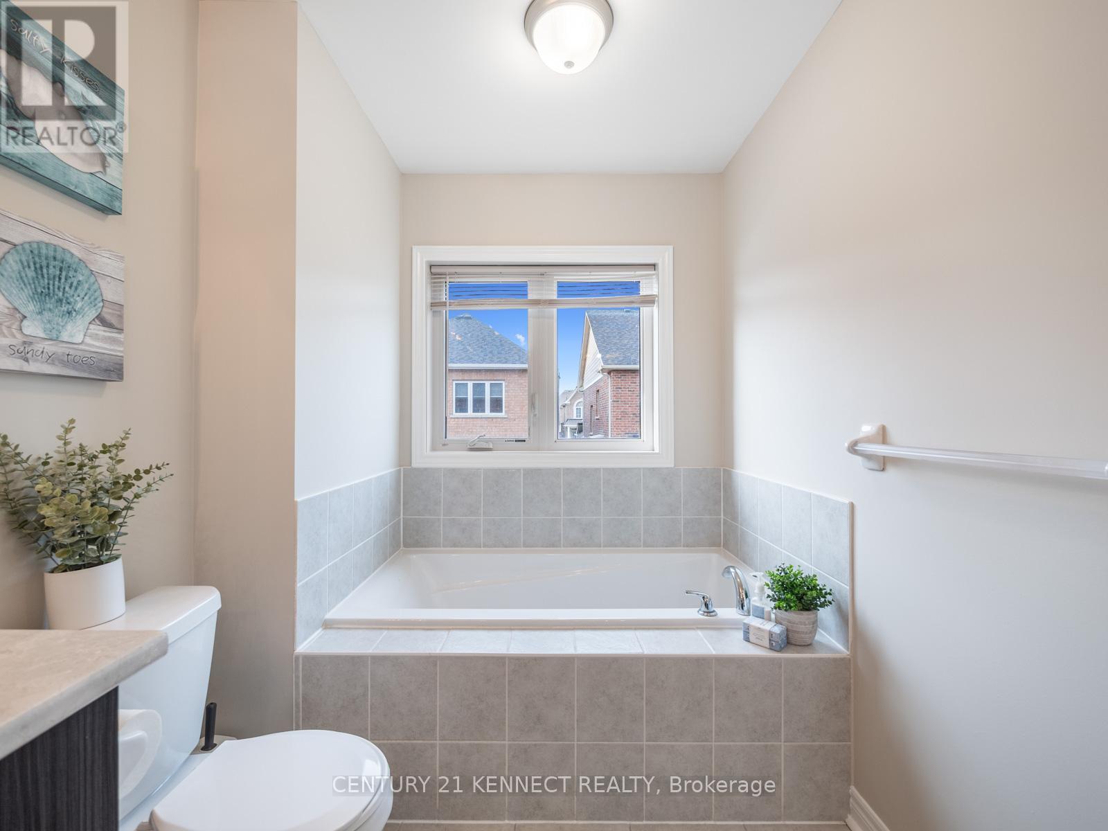 49 Finegan Circle, Brampton, Ontario  L7A 0B7 - Photo 22 - W12179383