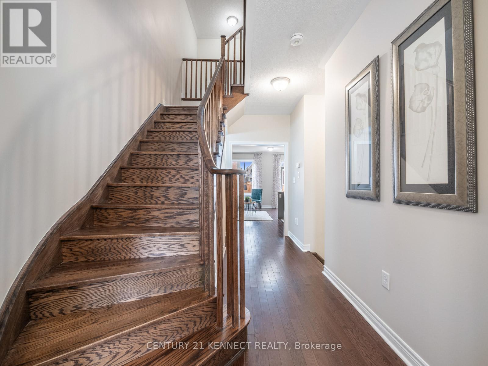 49 Finegan Circle, Brampton, Ontario  L7A 0B7 - Photo 3 - W12179383