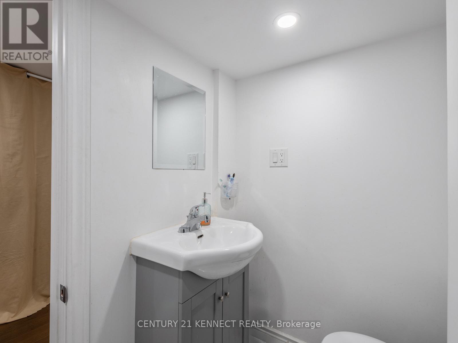 49 Finegan Circle, Brampton, Ontario  L7A 0B7 - Photo 34 - W12179383