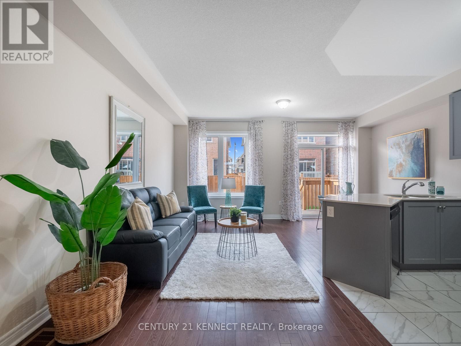 49 Finegan Circle, Brampton, Ontario  L7A 0B7 - Photo 4 - W12179383