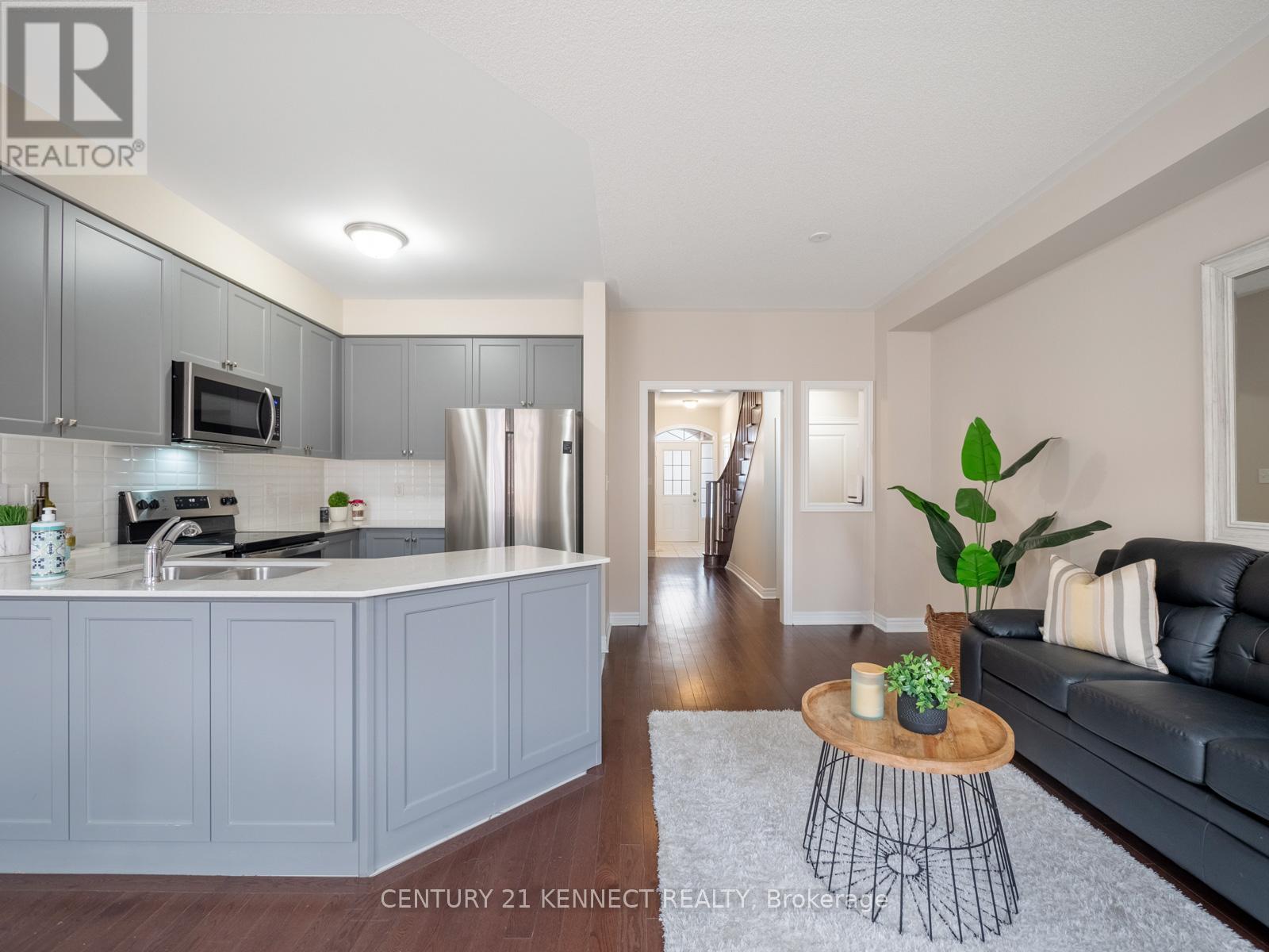 49 Finegan Circle, Brampton, Ontario  L7A 0B7 - Photo 6 - W12179383
