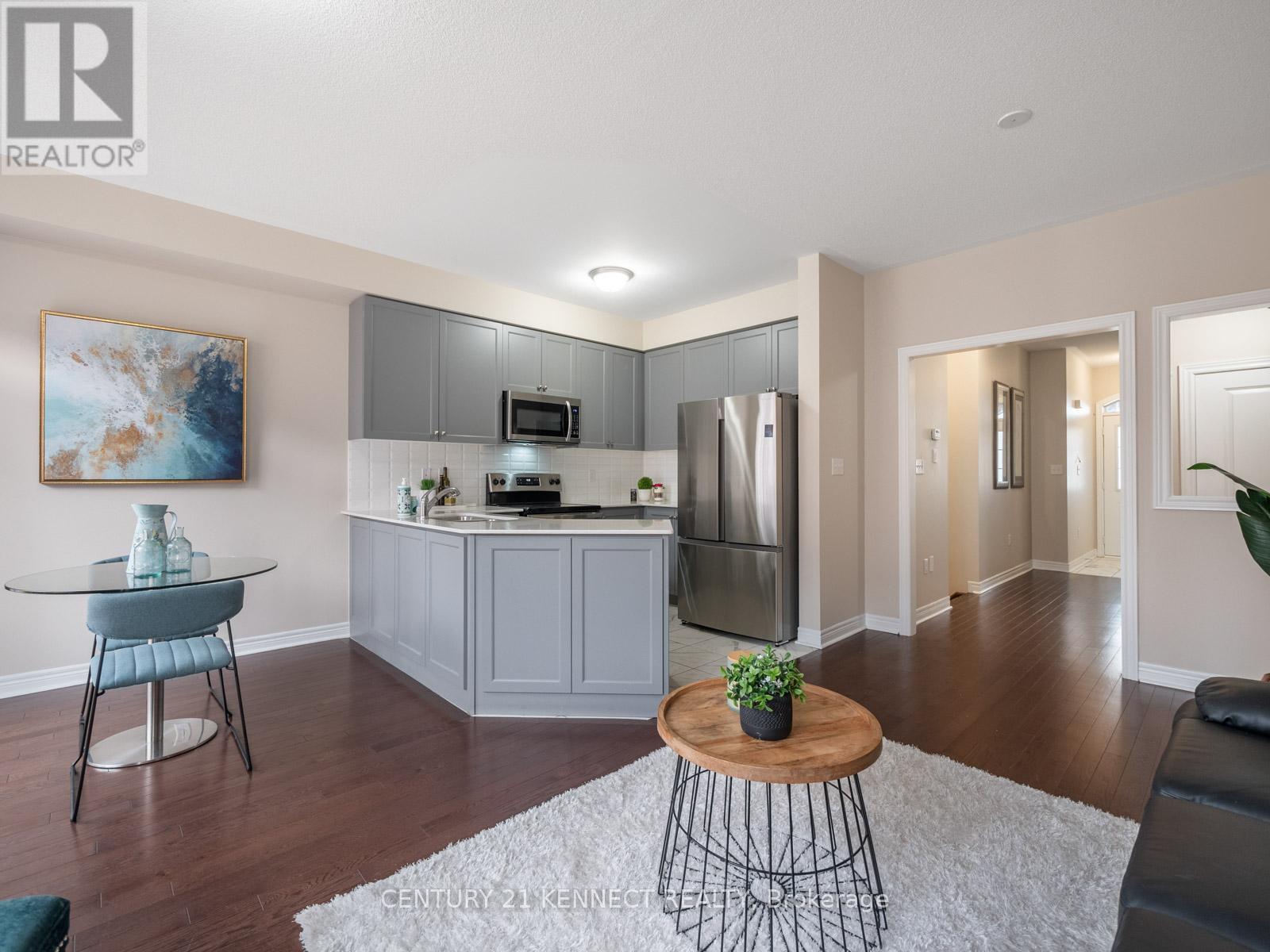 49 Finegan Circle, Brampton, Ontario  L7A 0B7 - Photo 7 - W12179383