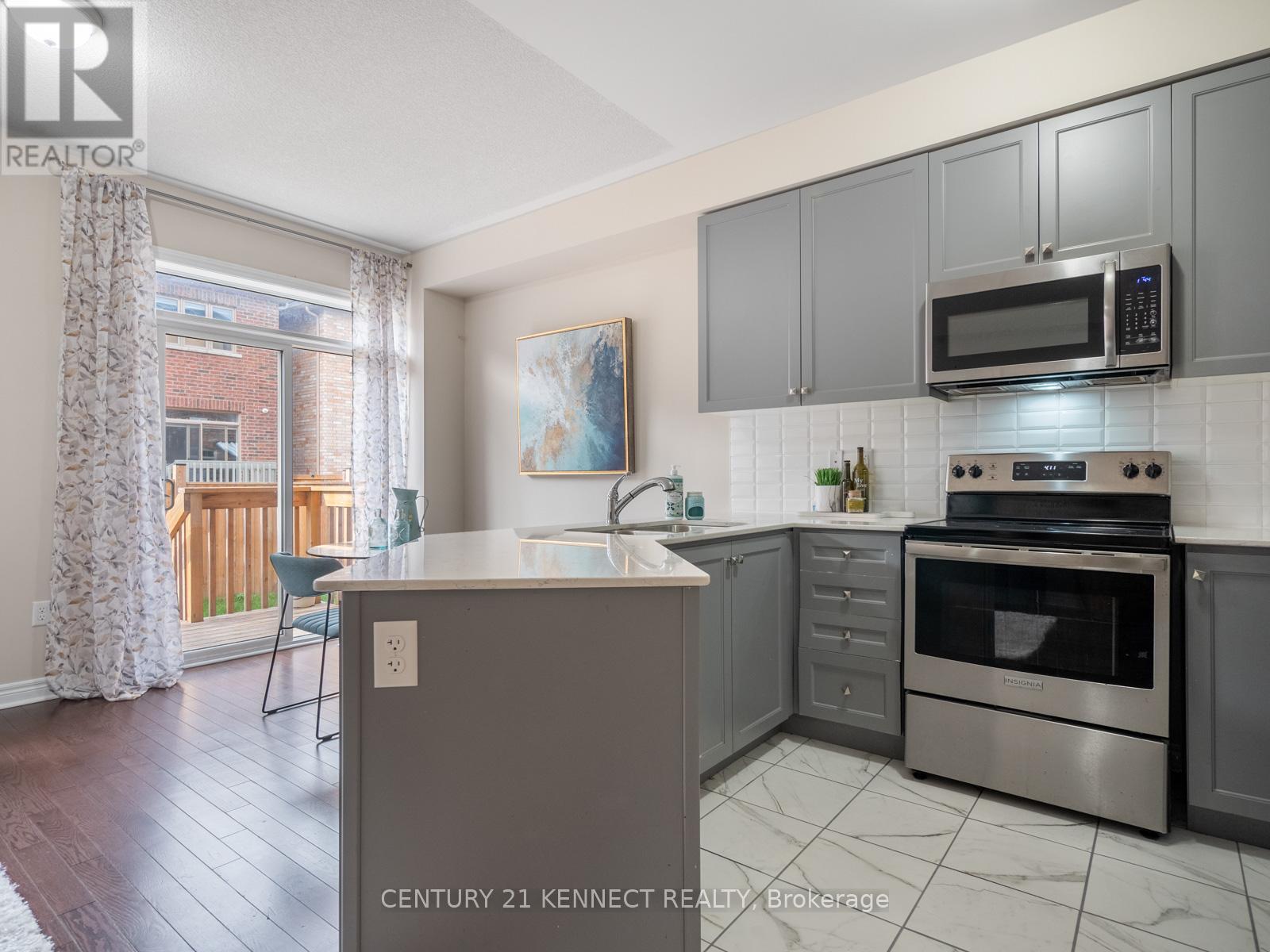 49 Finegan Circle, Brampton, Ontario  L7A 0B7 - Photo 8 - W12179383